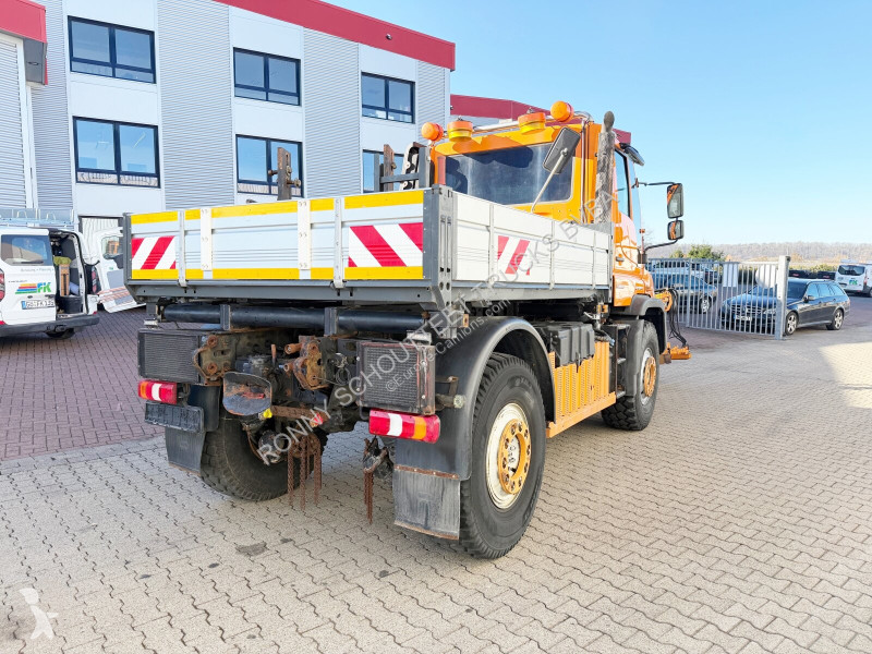 آلة لصيانة الطرق Unimog U 527 4x4 U 527 4x4,...