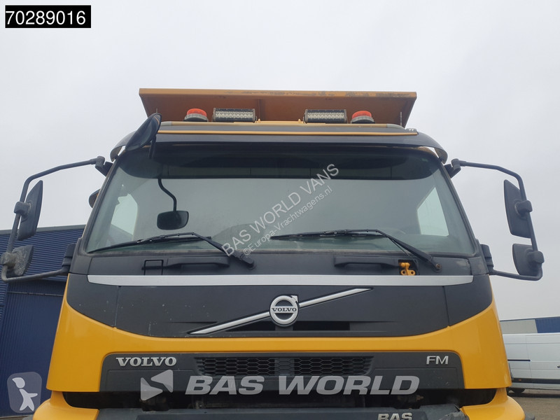 شاحنة Volvo 520  8X4 32m3 AJK Pusher 40Tons...
