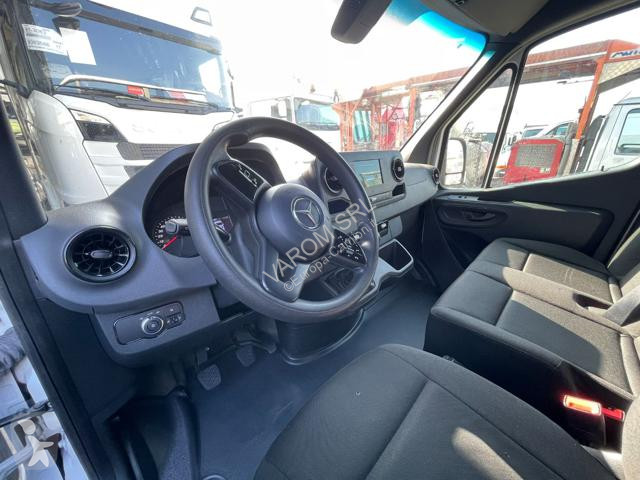 Грузовик Mercedes SPRINTER