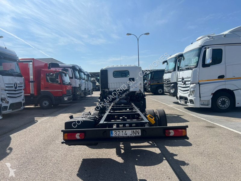Camión Renault D 7,5 L4 CCM 180E6