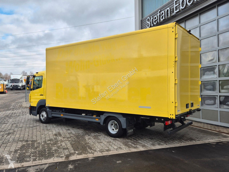 شاحنة Mercedes 816 4x2 Möbelkoffer 3 Sitze