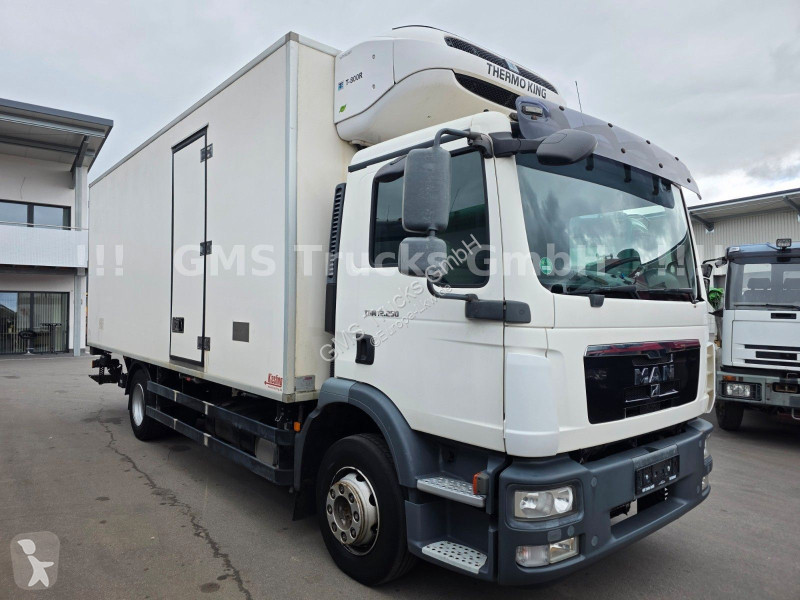 شاحنة MAN 12.250 / Frigo Rohrbahnen Fleisch Meat
