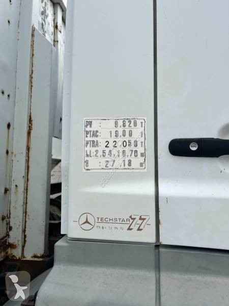 Nosič strojů Mercedes