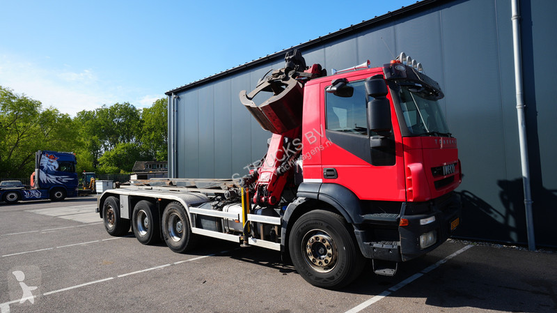 شاحنة Iveco 410 8x4 Cable system with Crane