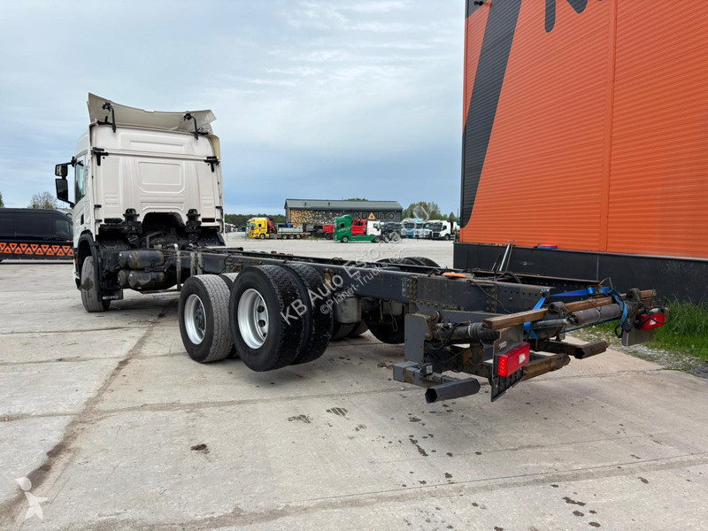 شاحنة Scania P410 4x4+2 HYDRAUICS / FRONT AXE 9T