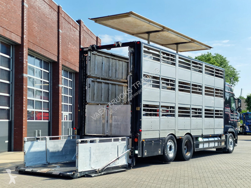 شاحنة Volvo 460 Berdex 3 deck livestock -...