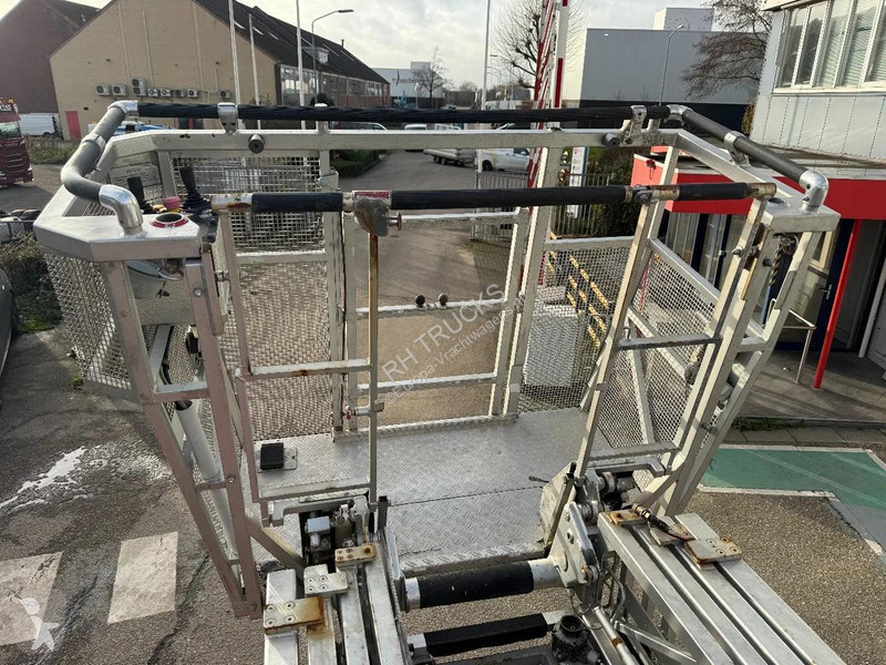 شاحنة Mercedes F + METZ DLK 18-12 LIFT +...