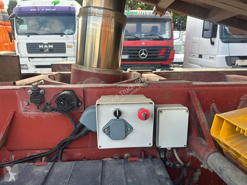 شاحنة Iveco Eurotrackker 420