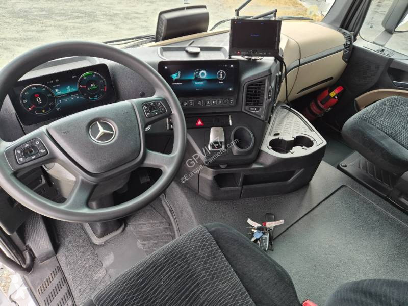 شاحنة مقطورة Mercedes 1845 L