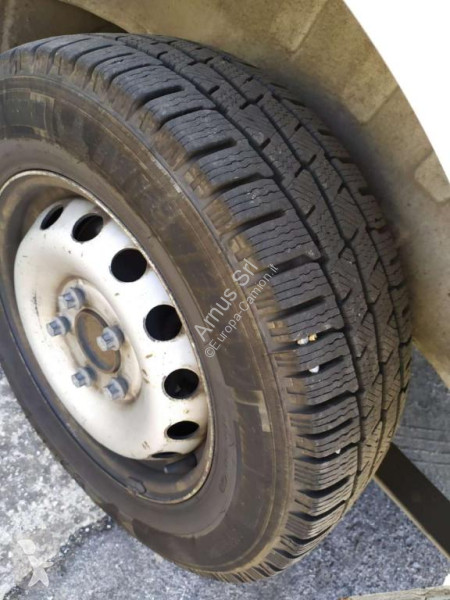 شاحنة Nissan NV400