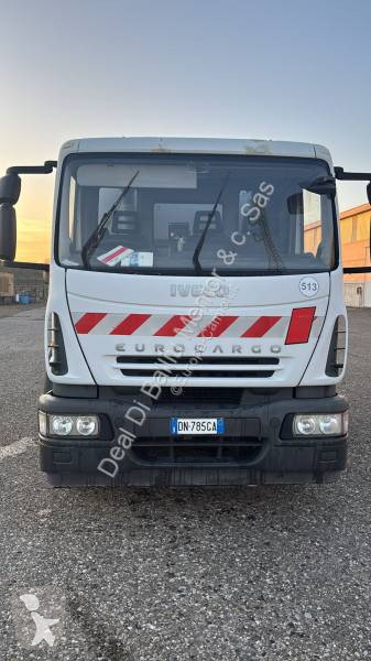 آلة لصيانة الطرق Iveco