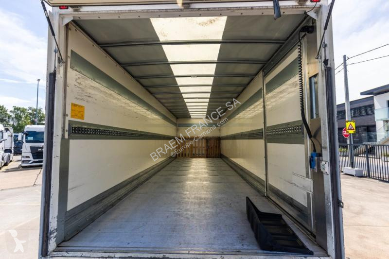 Camion Renault  D12.240+HAYON ANTEO 1.7T.
