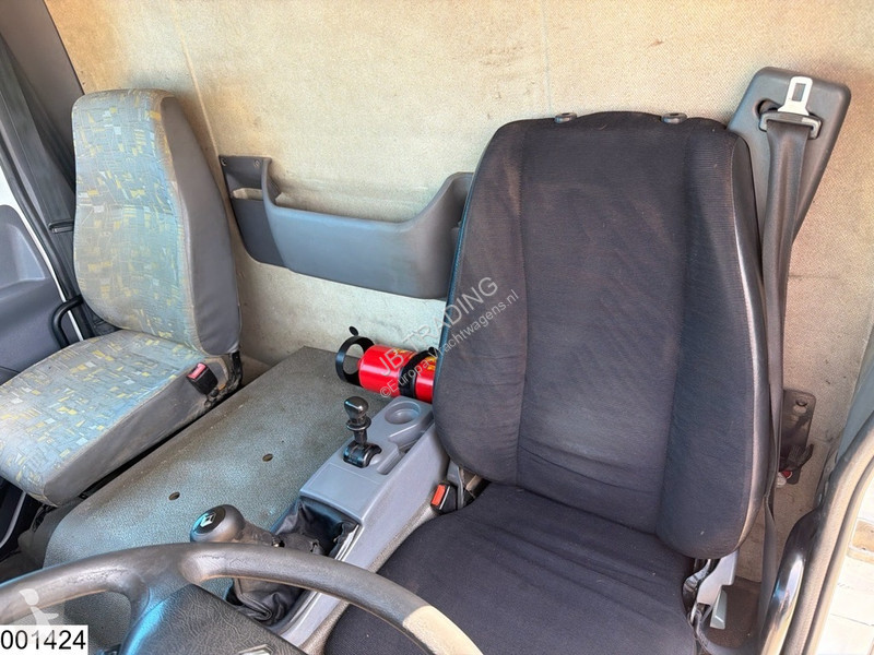 شاحنة Renault 220 Manual gearbox, Petrol,...