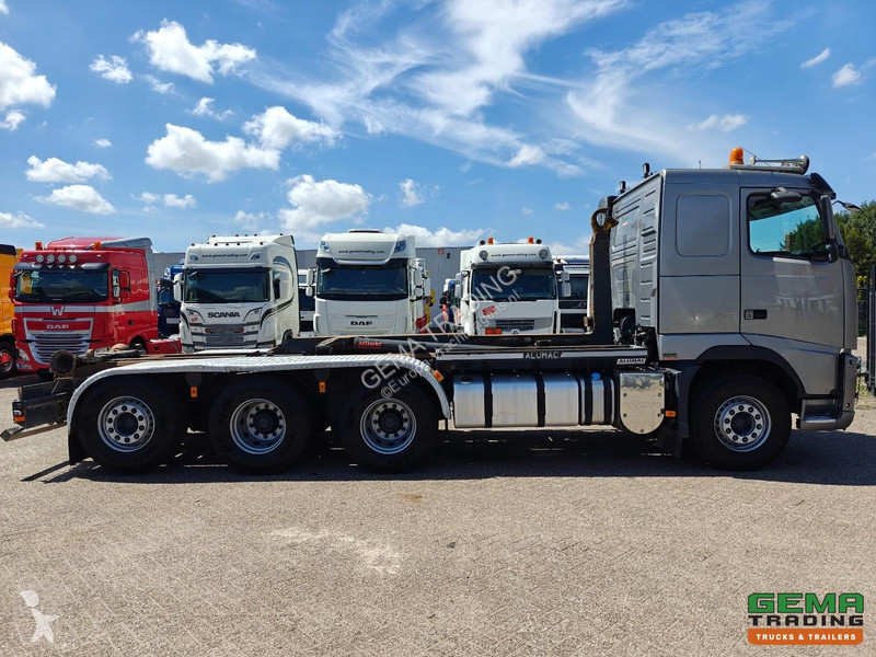 شاحنة Volvo 500 8x4/4 Sleeper Cab Euro5 - Hiab...