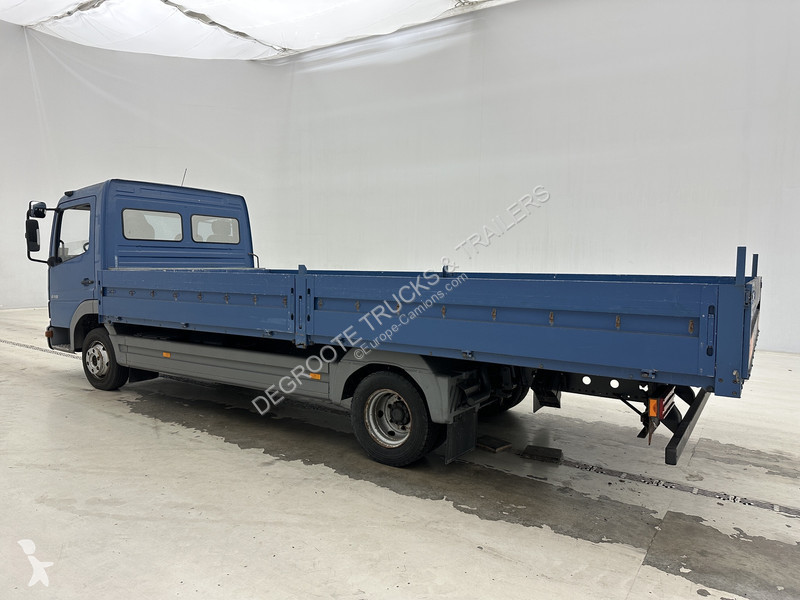 شاحنة Mercedes 818