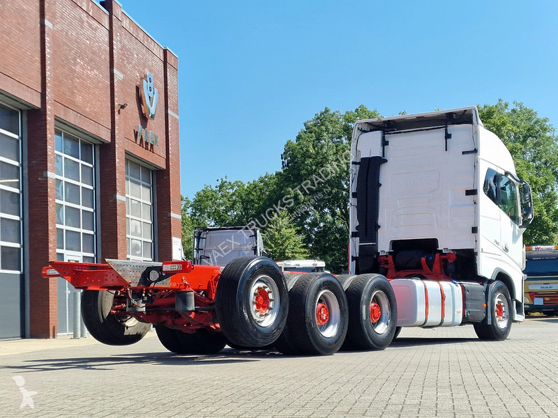 شاحنة Volvo 16750 Globetrotter 8x4*4 - Chassis...