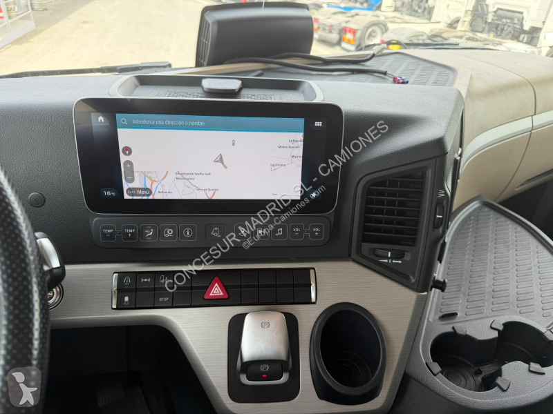 شاحنة Mercedes  1848 GIGA SPACE