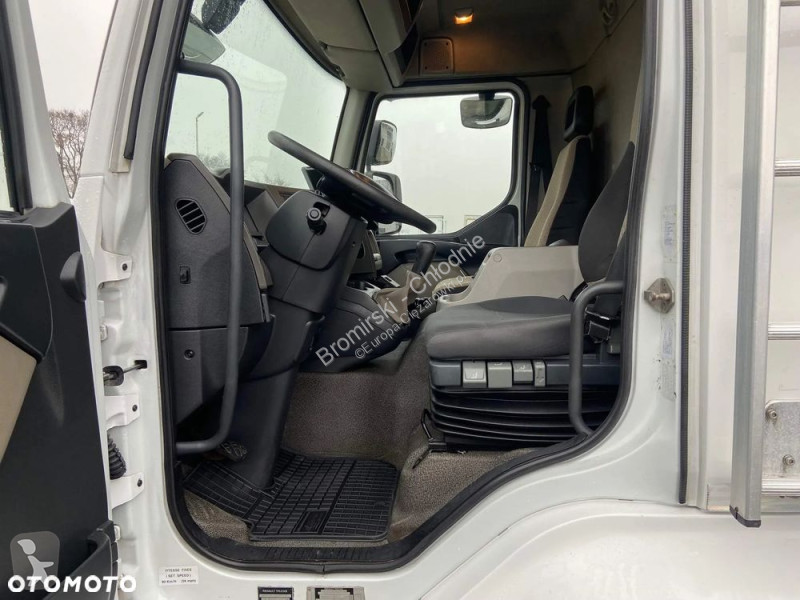 شاحنة Renault  MIDLUM 220 DXI 16 T  CARRIER...