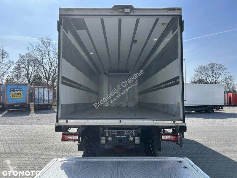 شاحنة Volvo VOLVO  450 CHŁODNIA SCHMITZ CARRIER...