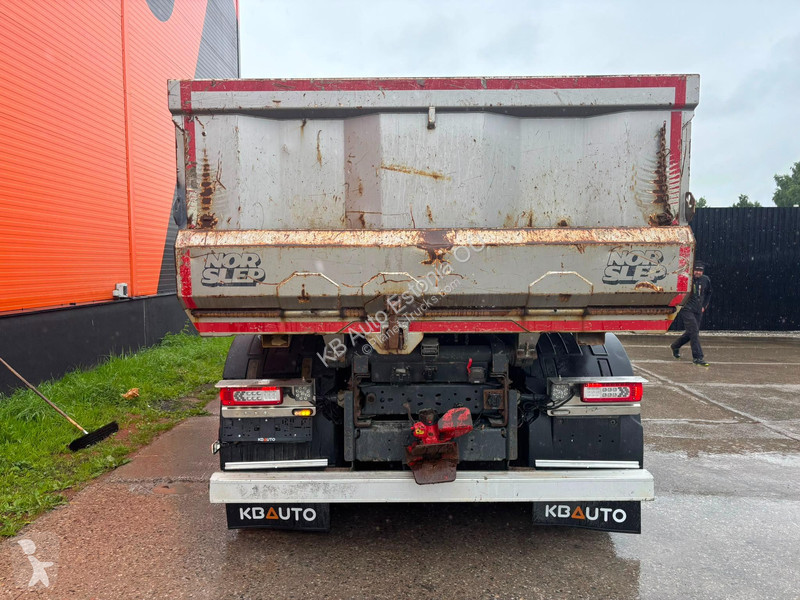 شاحنة Volvo 540 6x4 TANDEM AXLE LIFT / BOX...