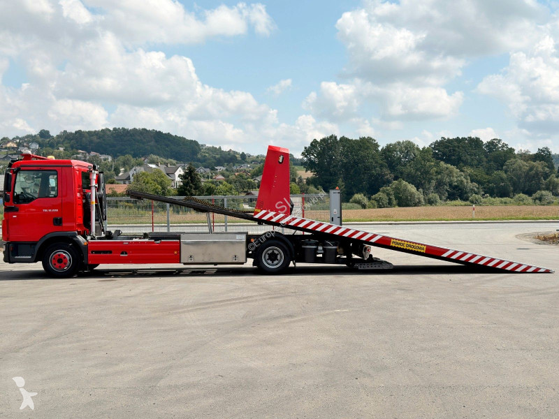 شاحنة MAN 12.220 * ABSCHLEPPWAGEN 5,95 m* TOP