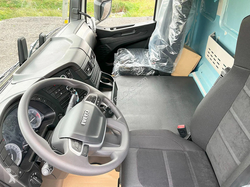 شاحنة Iveco AD380T43H-4500 AT Chassis Cabin (9...