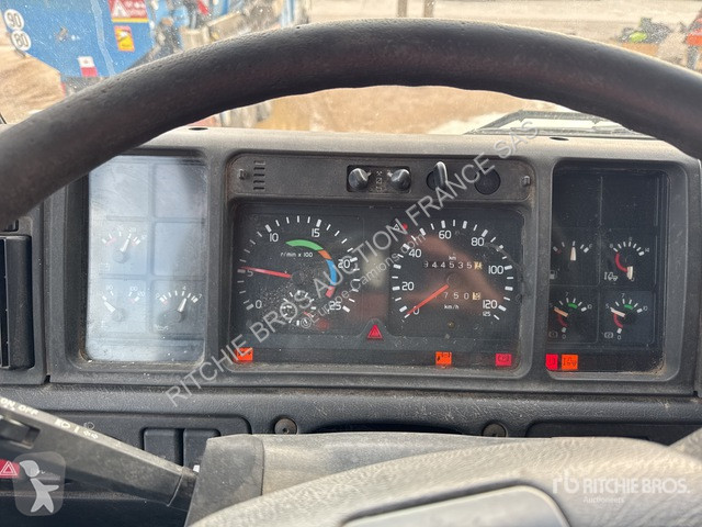 شاحنة Volvo 380