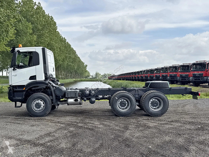 Lastbil Iveco AD380T47WH-3800 Chassis Cabin (13...