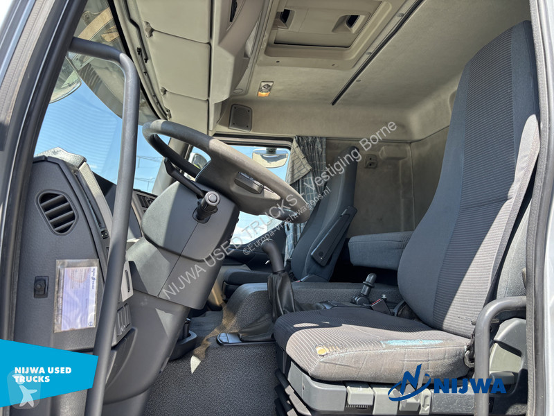 شاحنة Volvo 320 4x2 Bladvering + Trekhaak