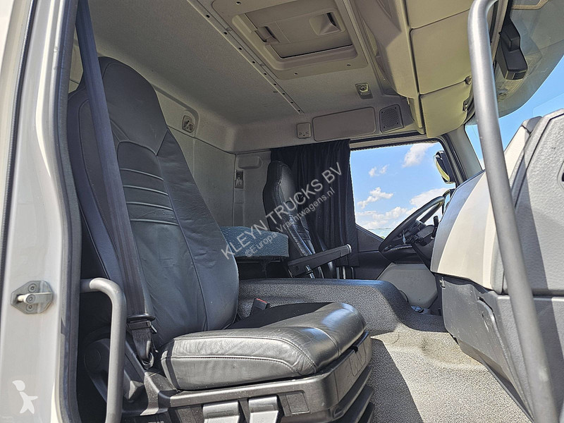 شاحنة Volvo 280.18 2T LIFT BOX 5.52 M