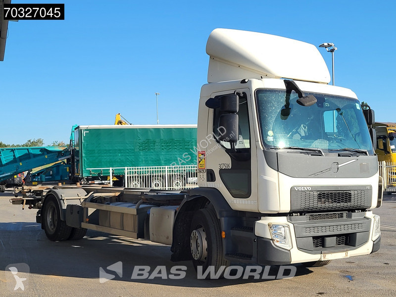 شاحنة Volvo 320  4X2 19t chassis 550cm Radstand...