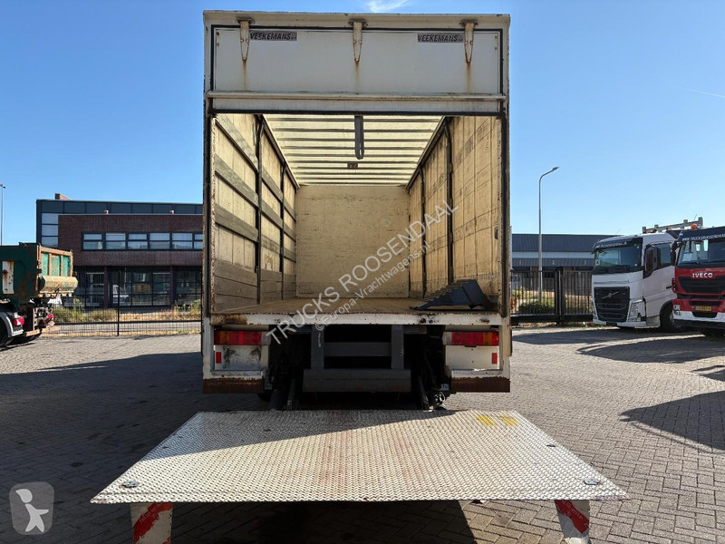 شاحنة Scania P230 + 3 PEDAS + 19t + OADIFT 1500 KG