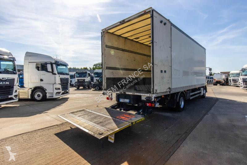 Camión Volvo 250+HAYON BAR 1.5T.