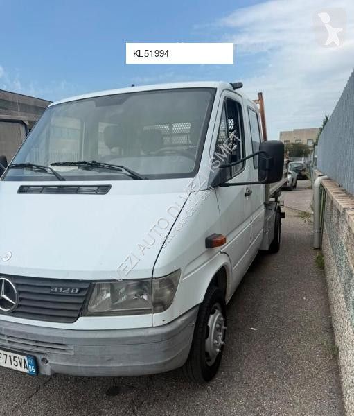 Vrachtwagen Mercedes 412
