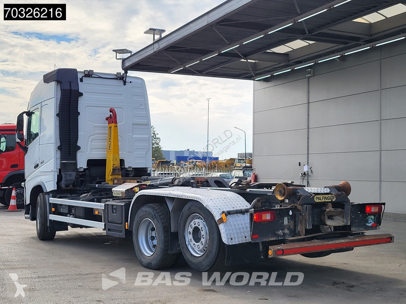 Camion Volvo 460  6X2 Palfinger T20...