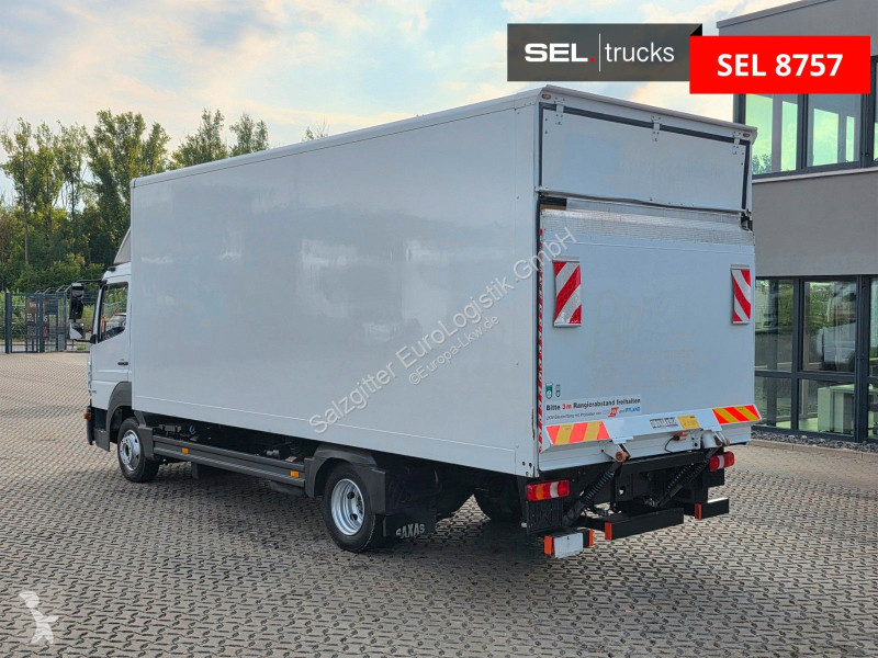 Vrachtwagen Mercedes 818 | 3 Sitzen | Ladebordwand