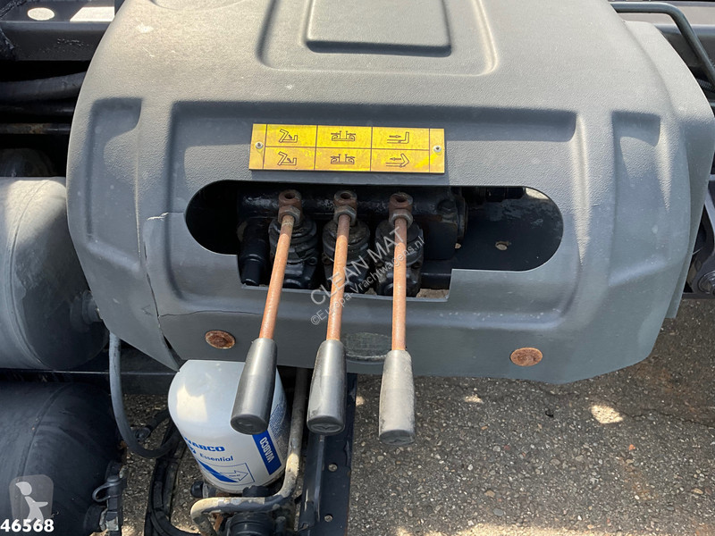 Camión Mercedes 818 Fassi 4 Tonmeter laadkraan