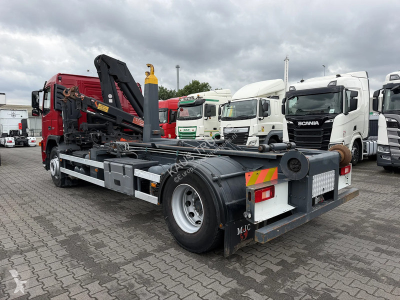 Camión Volvo FM 260 Crane + Hooklift
