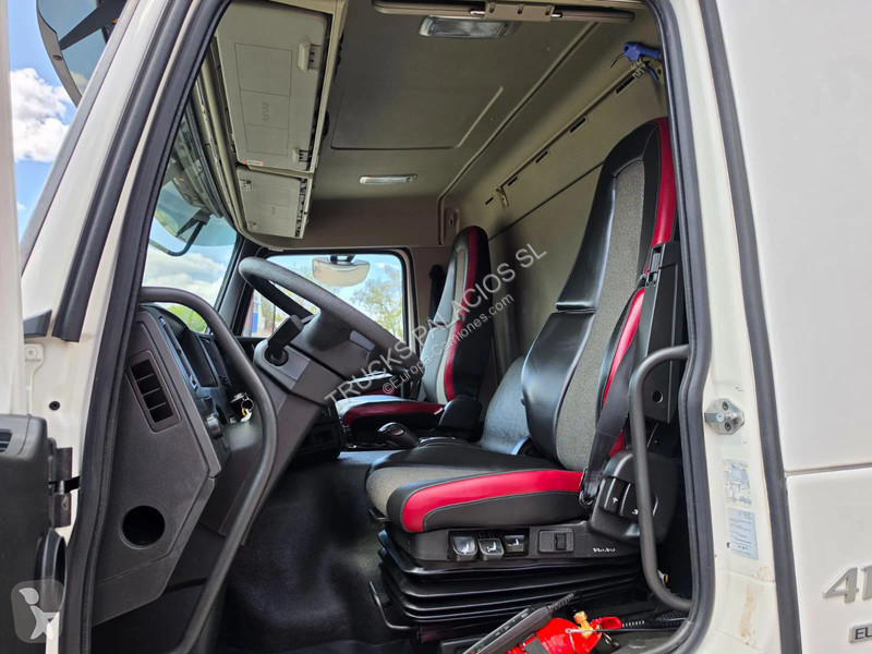Camion Volvo FMX 8x4 Tridem