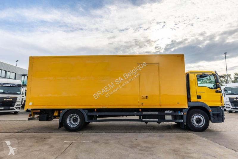 Camión MAN 18.250 BL + DHOLLANDIA 2T.