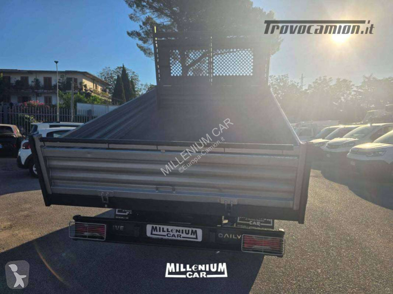 Camión Iveco 35-12 RIBALTABILE TRILATERALE 2017