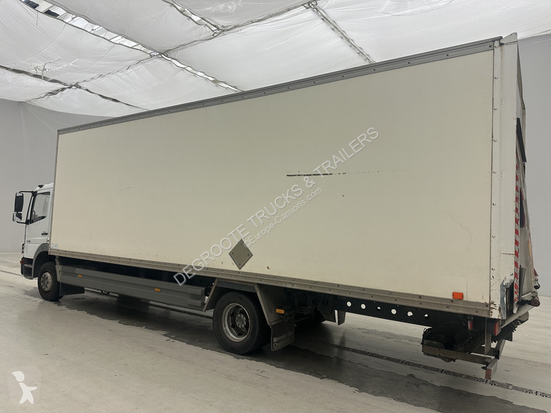 Camión Mercedes 1218