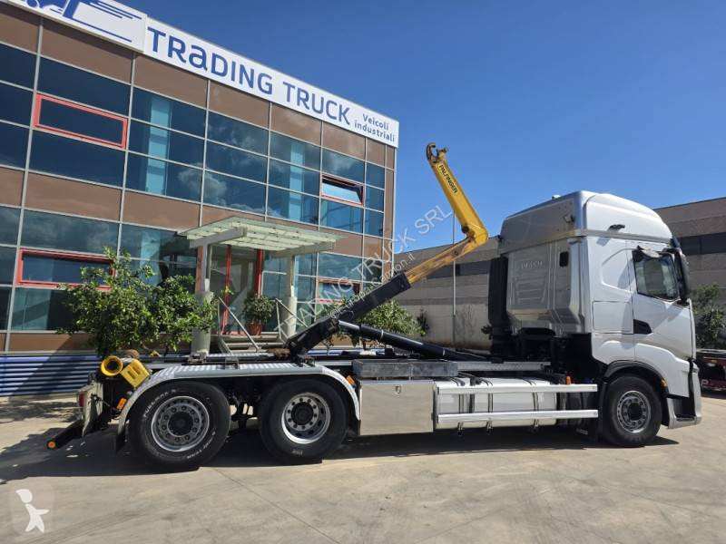 Iveco 480 truck