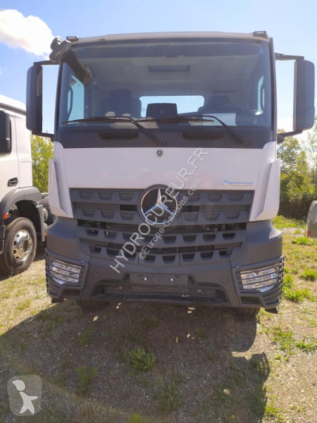 Kamion Mercedes 3243 KN