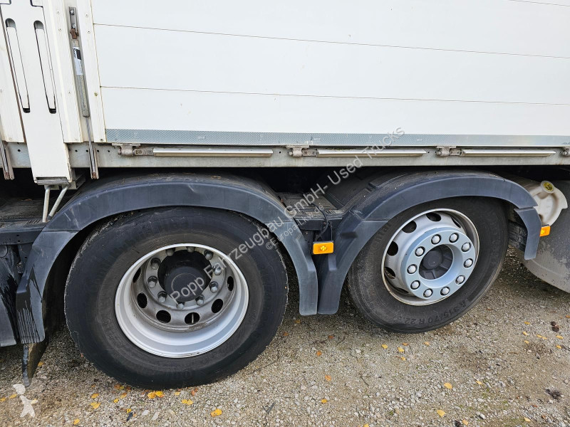 Camion Volvo 460 8x2 Tridem*Baustoff, Fassi...