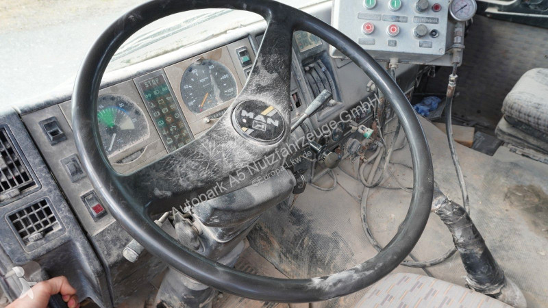 Camión MAN 24.362 DFAK 6x6 Allrad Kalkstreuer