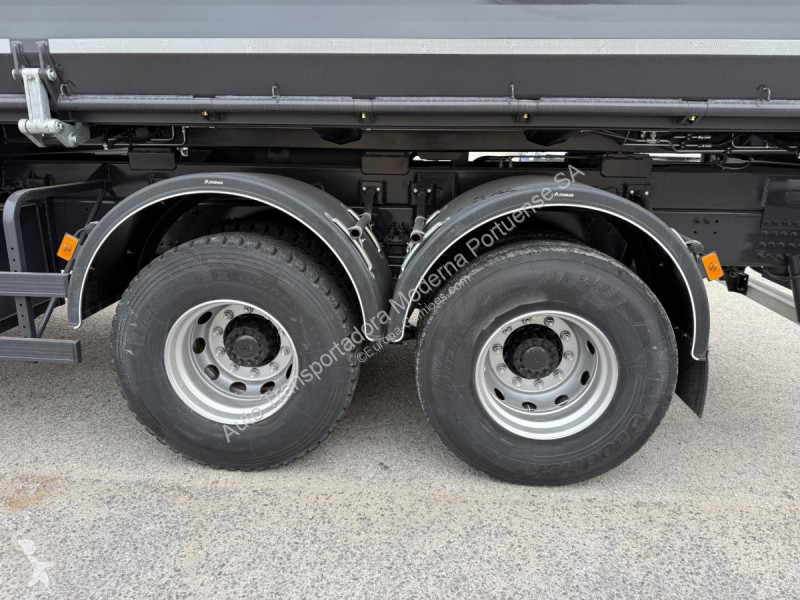 Teherautó Volvo 400
