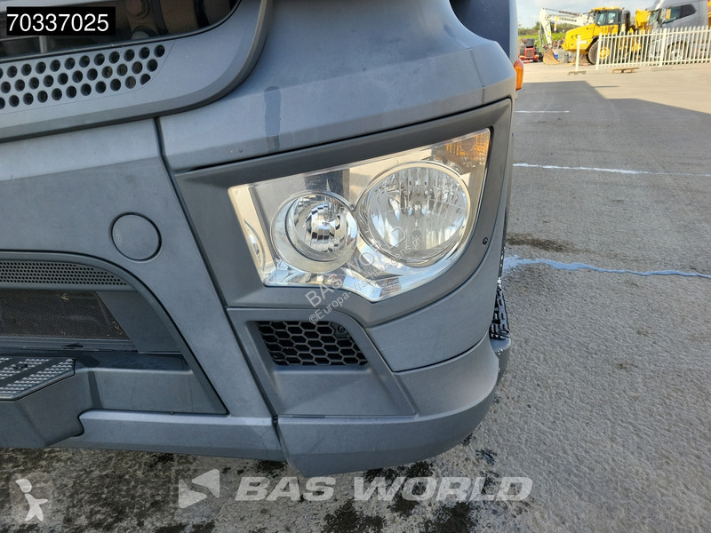 Camion Mercedes 2124 4X2 2t Tailgate 6-Cylinder...