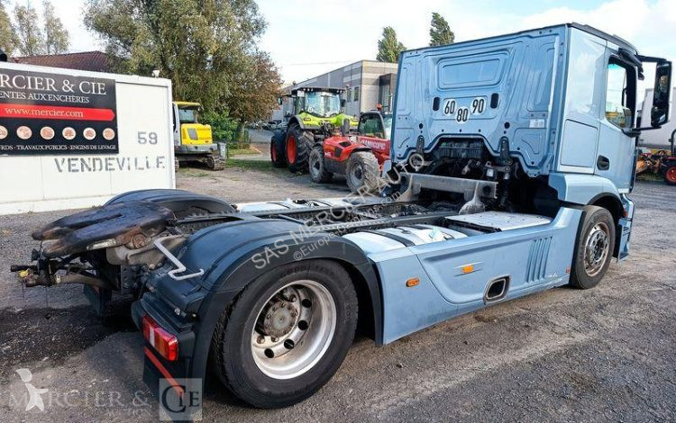 Cap tractor Mercedes