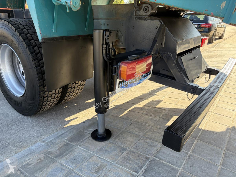 Volvo 220 truck